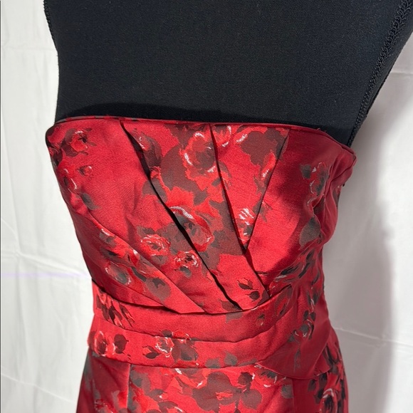 White House Black Market Elegant Red Floral Strapless Dress Size 4 - Picture 2 of 11